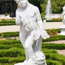 Rzeźby Putto w Parku Pałacowym 