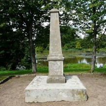 Obelisk w Białowieży