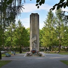 Cmentarz wojskowy, kwatera radziecka i pomnik przeniesione spod Barbakanu