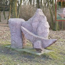 Zwierzę - rzeźba na Cytadeli w Poznaniu 