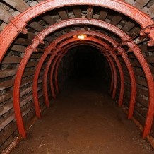 Korytarz udostępnionej do zwiedzania części kopalni Liczyrzepa