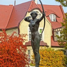 Rzeźba Łuczniczki autorstwa prof. Ferdinanda Lepcke odsłonięta w 1910 r.