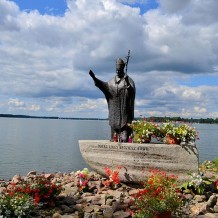 Pomnik Jana Pawła II nad jeziorem Drawsko