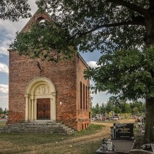 Zabytkowa kaplica cmentarna w Moskorzewie  