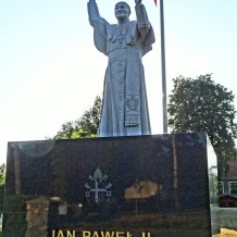 Pomnik papieża Jana Pawła II w Żołędowie.