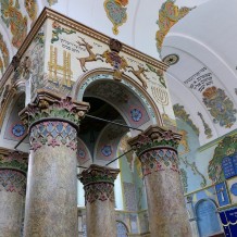 wnętrze synagogi.