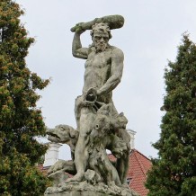 Rzeźby Herkulesa w Parku Branickich 
