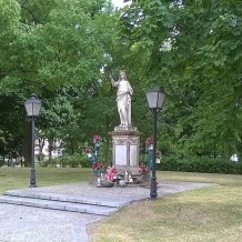 Statua Matki Boskiej Błogosławiącej w Suwałkach