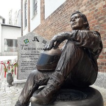 Pomnik Ayrtona Senny w Wałbrzychu