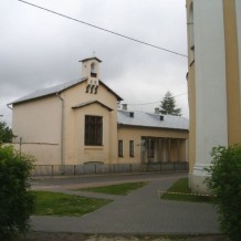 Międzyrzec Podlaski - szkoła z kaplicą w zespole kościoła parafialnego p.w. św. Mikołaja