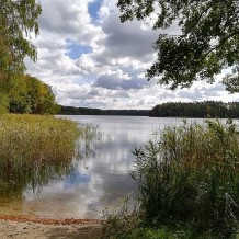 Jezioro Bierzwnik w Lasach Bierzwnickich.