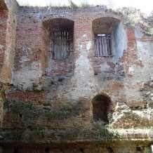 Ruiny średniowiecznego zamku w Nowym Jasińcu