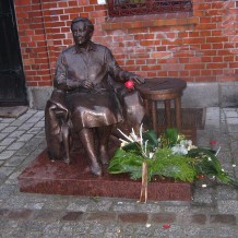 Pomnik gen. Elżbiety Zawackiej w Toruniu