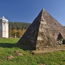 Piramida w Międzybrodziu