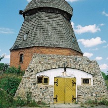 Wiatrak holenderski w Bęsi