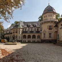 Pałac i klasztor salwatorianów w Bagnie