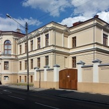 Budynek Gimnazjum Żeńskiego w Piotrkowie Trybun.