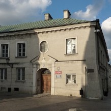 Kamienica przy ul. Farnej 8 w Piotrkowie Trybunal.