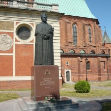 Pomnik Stefana Wyszyńskiego we Włocławku