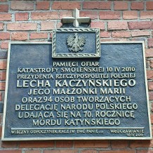 tablica poświęcona pamięci ofiar katastrofy Smoleńskiej