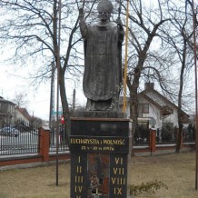 Pomnik Jana Pawła II przy kościele Najświętszego Serca Jezusa w Białymstoku
