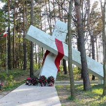 Pomnik upamiętniający porwanie ks. Popiełuszki 