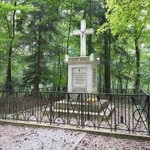 Pomnik W. Skórzewskiego w Lasach Czerniejewskich