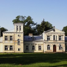 Zespół dworski i folwarczny w Makowie