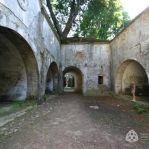 Fort artyleryjski główny GHW I Salis Soglio w Siedliskach - dziedziniec koszar