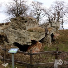 Fort dwuwałowy pancerny główny GHW X Orzechowce w Ujkowicach - ruiny baterii pancernej