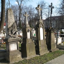 Nagrobki z drugiej dekady XX w. na cmentarzu parafialnym w Krakowie-Mogile