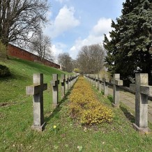 Symboliczny cmentarz na stokach Cytadeli Warszawskiej