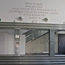 hol i klatka schodowa na parterze budynku Komunalnej Kasy Oszczędności w Chorzowie