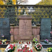 Grób Romana Dmowskiego na Cmentarzu Bródnowskim w Warszawie