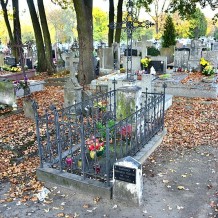 Upamiętnienie miejsca pierwszego pochówku na cmentarzu Bródnowskim w Warszawie - zrekonstruowany nagrobek Marii Skibniewskiej